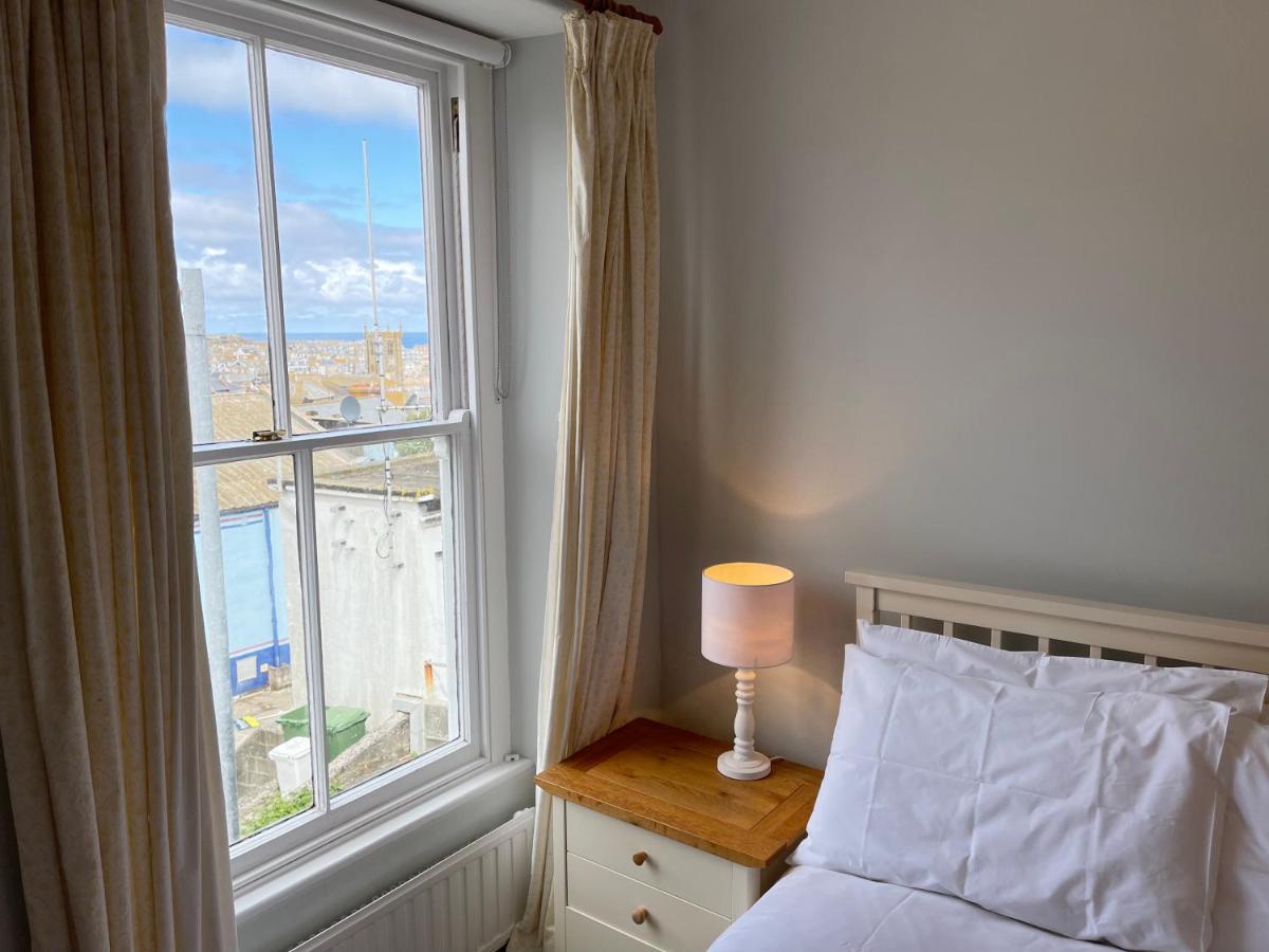 37 Trenwith Place, Charming Family Home & Garden! St Ives 외부 사진